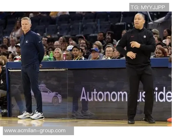 张佳玮分析勇士失去吉米后轮换混乱副持球缺失影响球队进攻体系 张佳玮分析勇士失去吉米后轮换混乱副持球缺失影响球队进攻体系