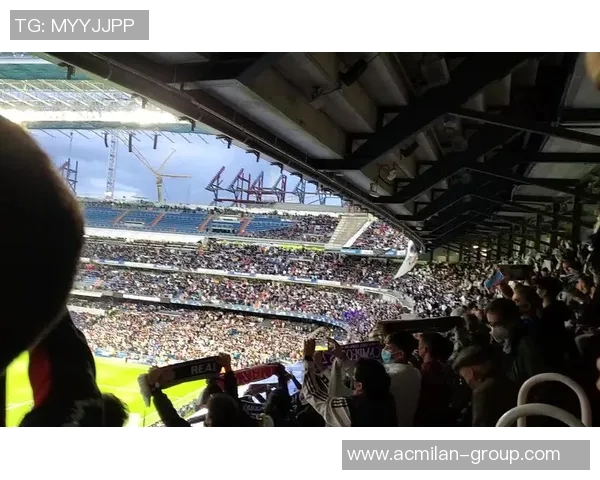 皇马伯纳乌看台巨型TIFO展现伟大精神迎战巴萨